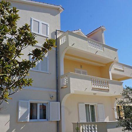 Apartments Sandra Sukosan Exterior photo
