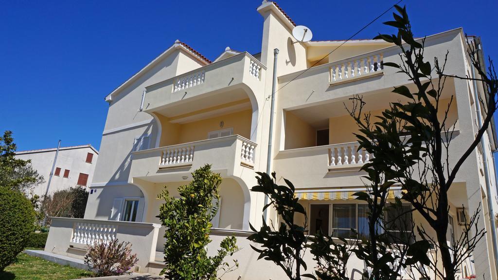 Apartments Sandra Sukosan Exterior photo